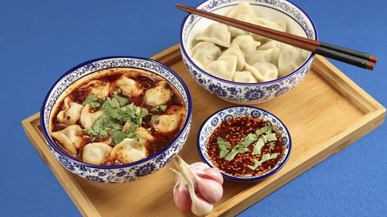 冬至吃饺子,我准备了全家人都爱吃的馅儿,味道浓郁又鲜美。